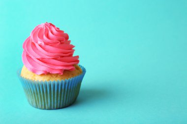 renkli doğumgünü keki   