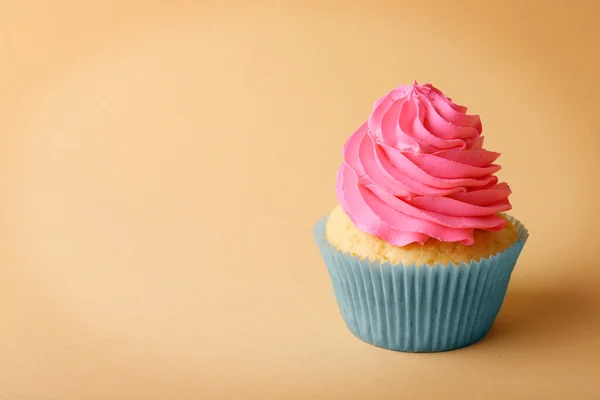 Cupcake d'anniversaire coloré — Photo