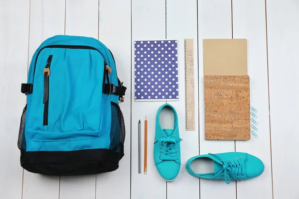 Sırt çantası ve okul malzemeleri