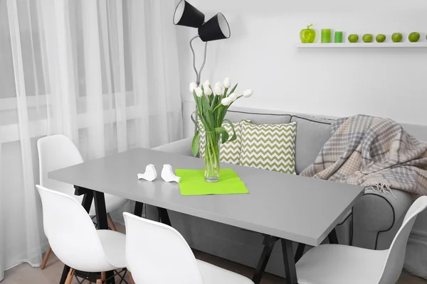 Eettafel in interieur — Stockfoto