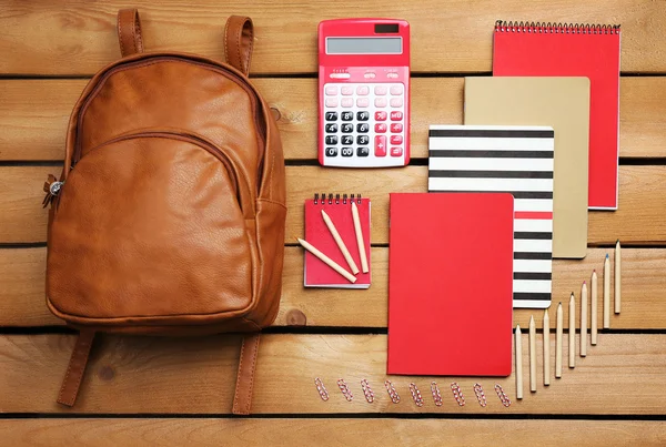 Ensemble scolaire avec sac à dos — Photo