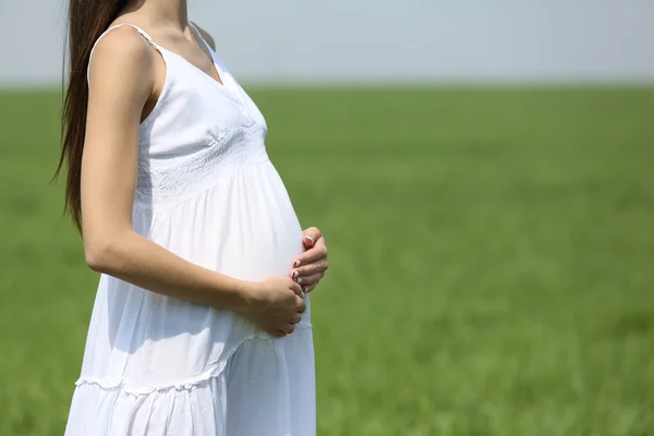 Pregnant woman relaxing — Stock Photo, Image