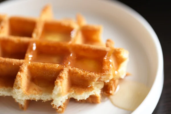 Lekkere wafels met honing — Stockfoto