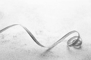 Gri şerit üzerinde ışık