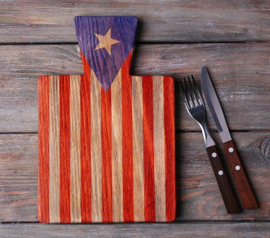 Çatal ve bıçak ile kesme tahtası 