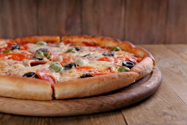 Gemide peynirli pizza