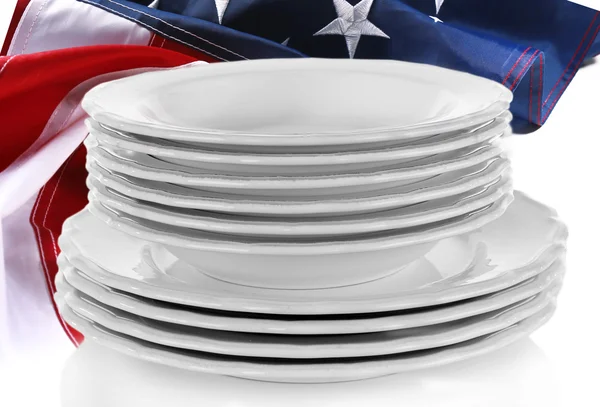 Plakalar ve Amerikan bayrağı yığını.