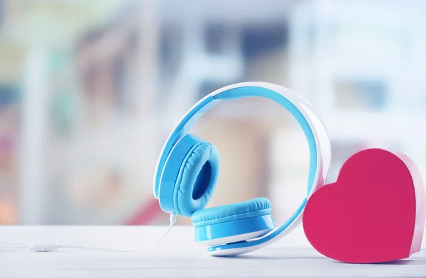 Μπλε ακουστικά με καρδιά — Φωτογραφία Αρχείου