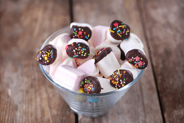 Välsmakande marshmallows med choklad — Stockfoto