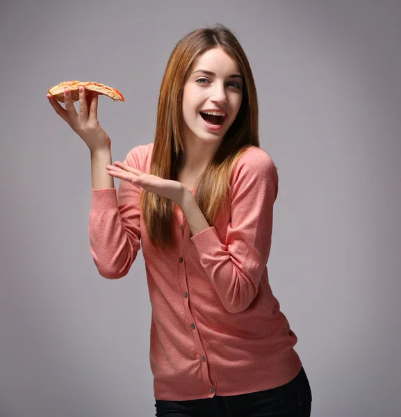 Happy young woman eating pizza — Stock Photo, Image