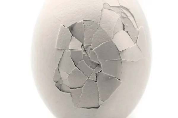 Uovo incrinato da vicino — Foto Stock