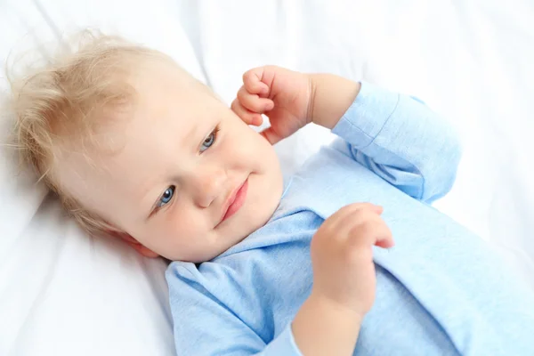 Baby lying on bed — Stock Photo, Image