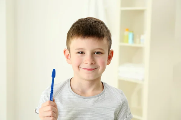 Smiling little boy brushing teeth — Stock Photo, Image