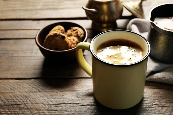 Tanımlama bilgileri ile kahve bir fincan — Stok fotoğraf