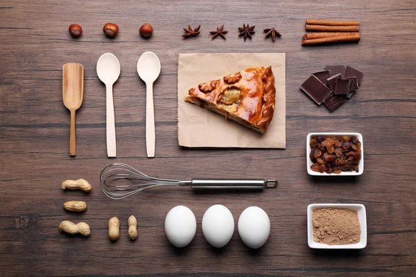 Ingrédients du gâteau sur la table . — Photo