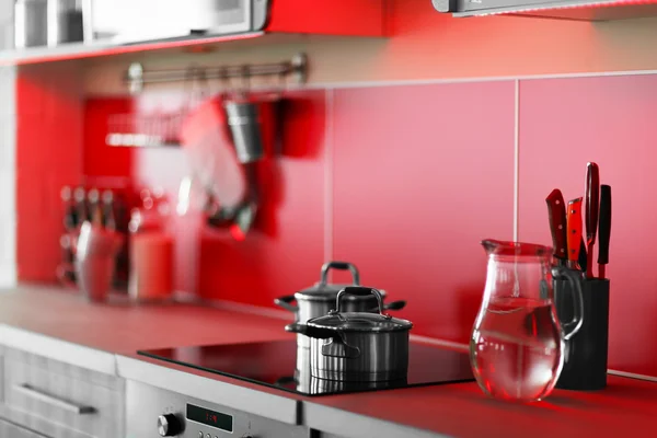 Interior de cozinha moderna com fogão — Fotografia de Stock