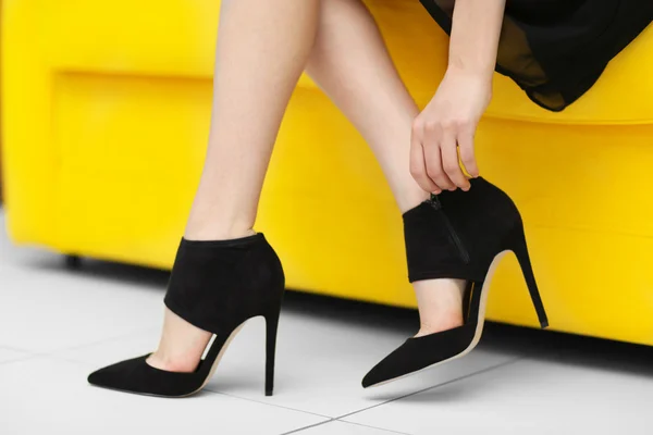 Kvinna i snygga skor — Stockfoto