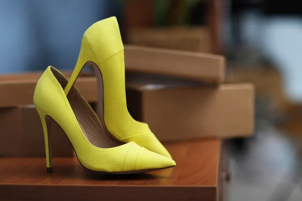 Модная стильная женская обувь — стоковое фото