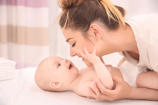 Mother and her baby on changing table — Stock Photo, Image