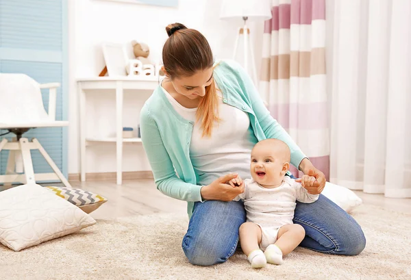 Mère et son petit bébé — Photo