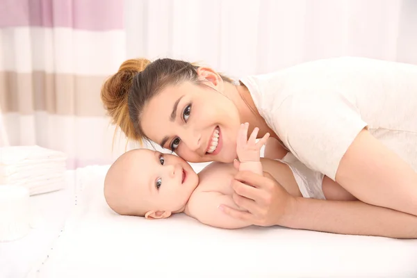 Mother and her baby on changing table — Stock Photo, Image