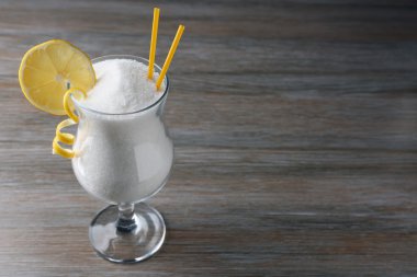 Toz şeker ile kasırga cam