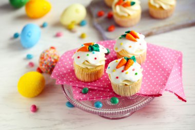 Cam stand Paskalya kekler 