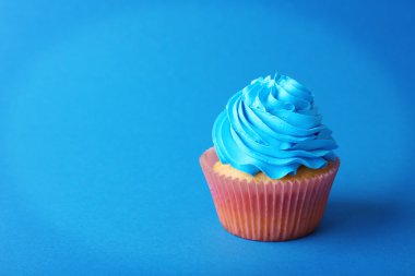 renkli doğumgünü keki   