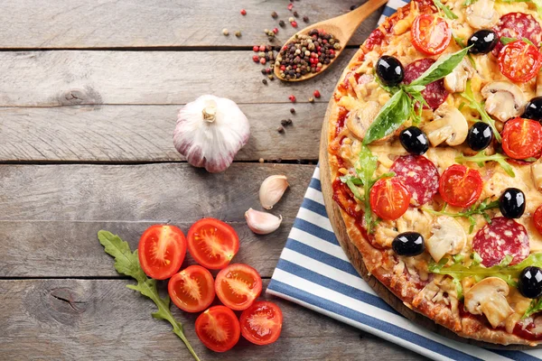 Deliciosa pizza sabrosa —  Fotos de Stock