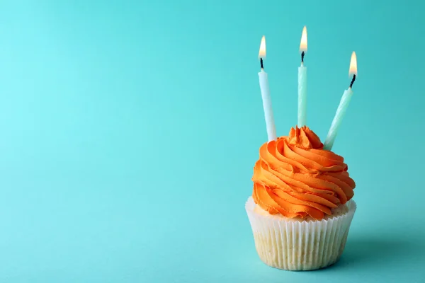 カラフルな誕生日ケーキ — ストック写真