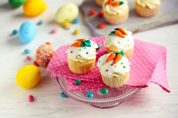 Cam stand Paskalya kekler 