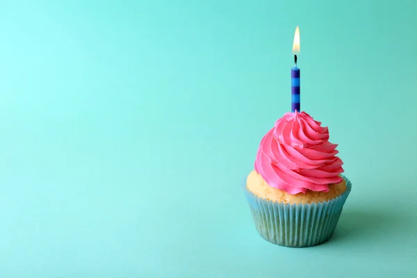 Urodziny kolorowe ciastko — Zdjęcie stockowe