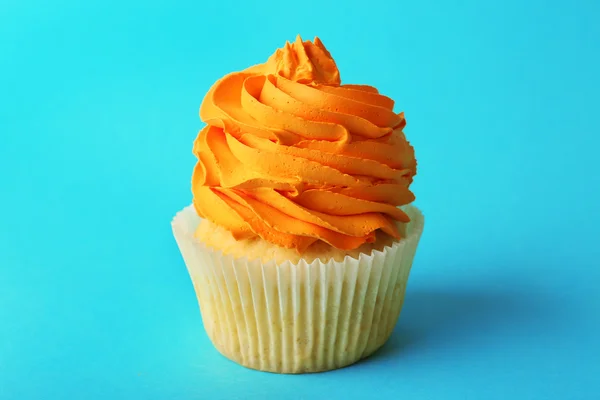 Färgglada födelsedag cupcake — Stockfoto