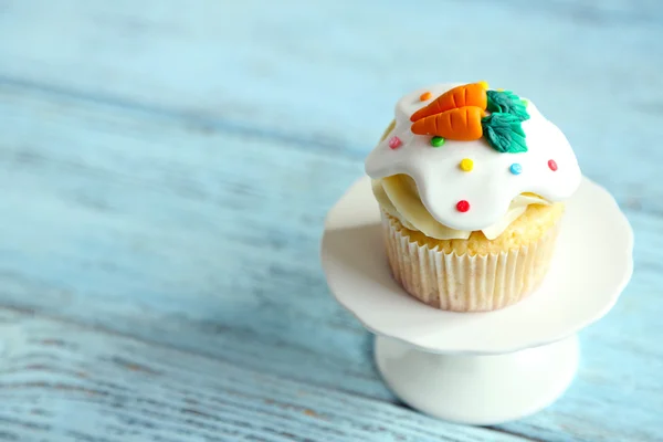 Paste cupcake pe un suport de tort — Fotografie, imagine de stoc