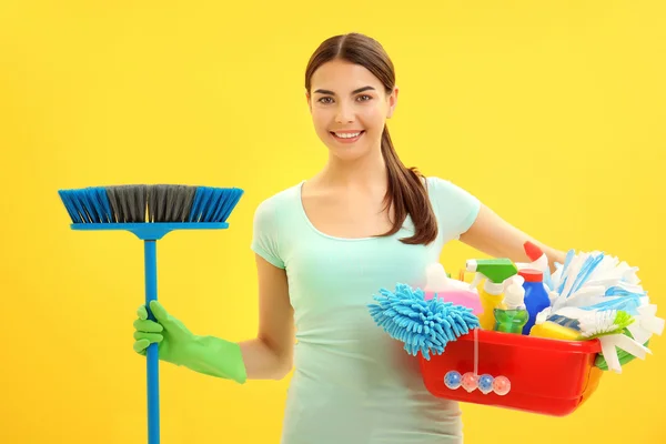 Limpiador femenino sobre fondo — Foto de Stock