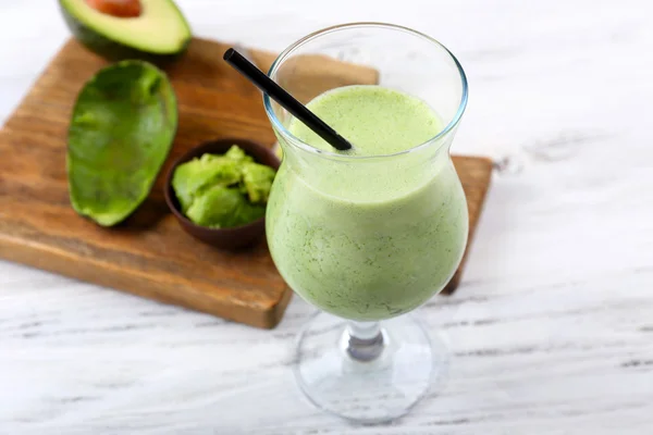 Smoothie à l'avocat frais — Photo