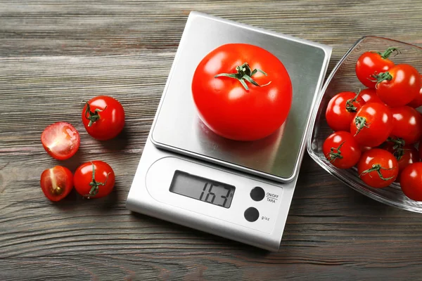 Dijital mutfak Terazi ile domates