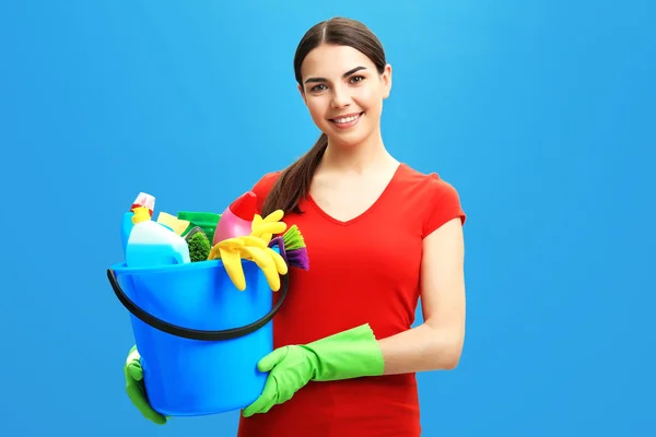 Limpiador femenino sobre fondo — Foto de Stock