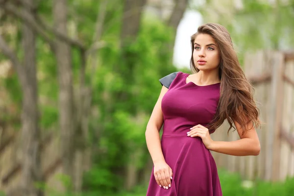 Mujer bastante joven — Foto de Stock