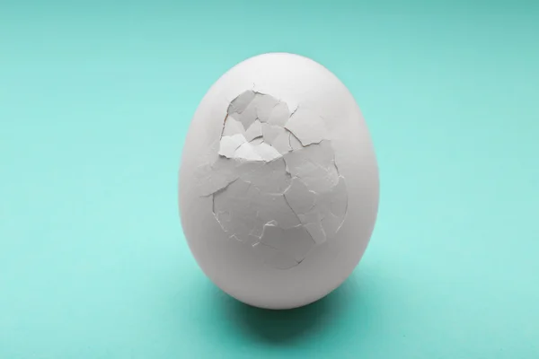 Spruckna ägg på nära håll — Stockfoto