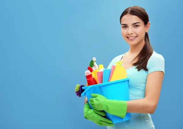 Vrouwelijke reiniger op achtergrond — Stockfoto
