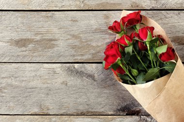 taze çiçekler ile kompozisyon 