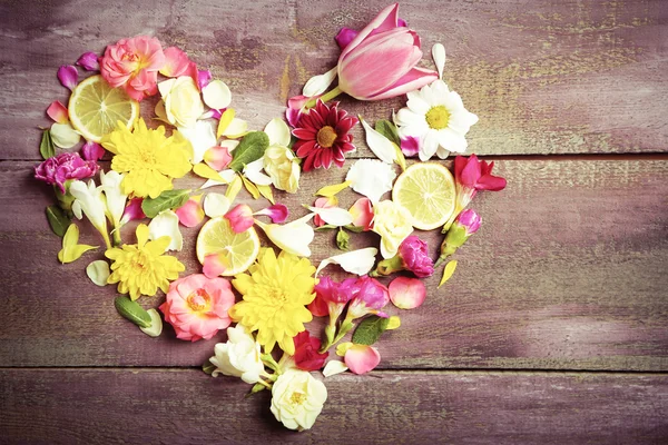 Flowers in shape of heart — Stock Photo, Image