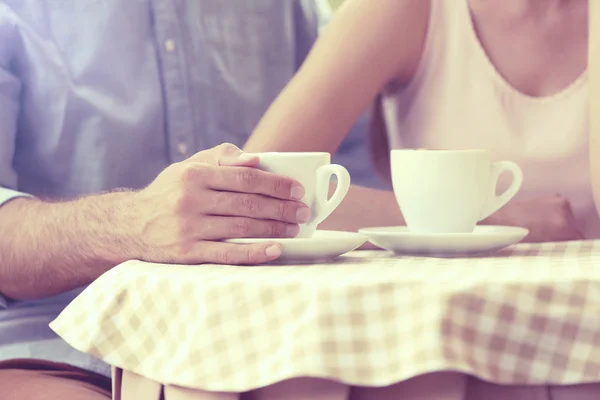 Pareja en la calle cafetería — Foto de Stock