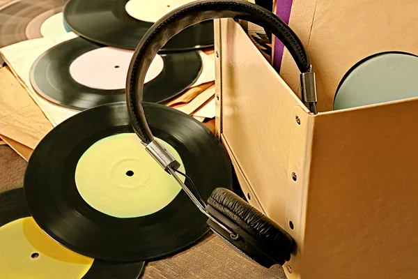 Vinylskivor och hörlurar — Stockfoto