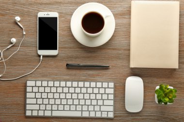 Çalışma alanı ile cep telefonu ve ileti örneği