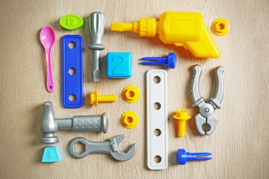 Çocuk oyuncakları masada