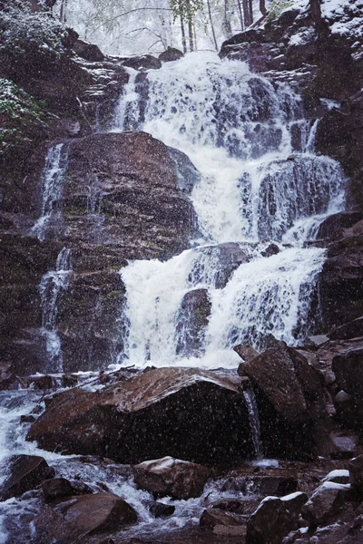 Şelale kış, dağlar — Stok fotoğraf