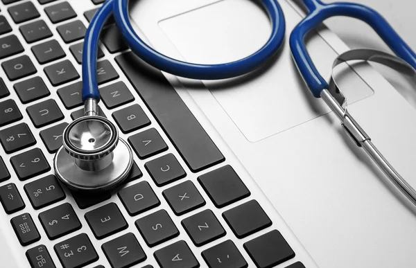 Medical Stethoscope on laptop — Stock Photo, Image