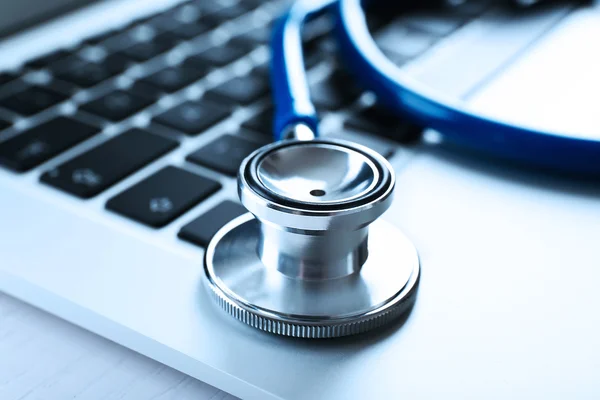 Medical Stethoscope on laptop — Stock Photo, Image